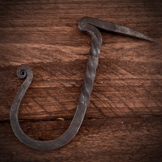 Naulat, koukut, kiinnikkeet