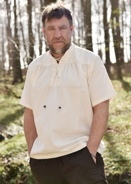 Keskiaikainen lyhythihainen paita