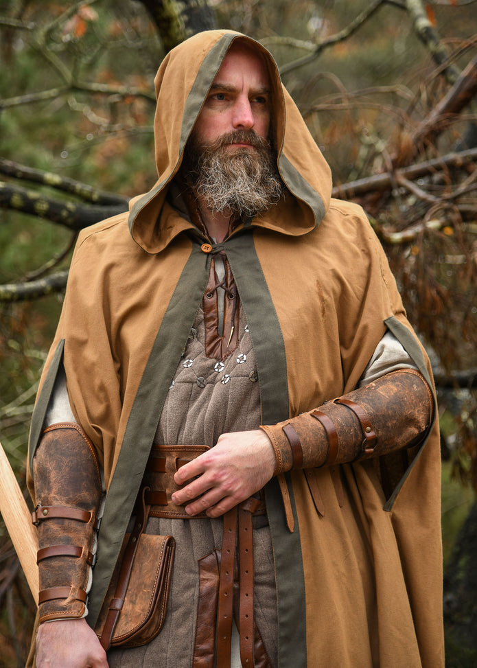 Kaksivärinen keskiaikaviitta Theves