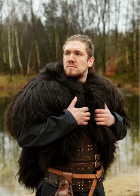 Hartiaturkis “Berserker”, viikinkityylinen turkisviitta