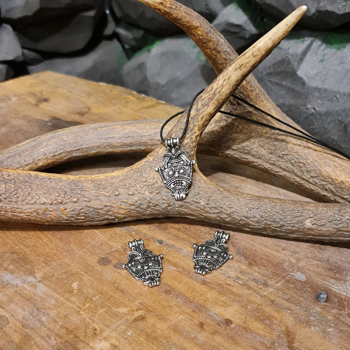 Loki-naamiokoru – viikinkilöytöön perustuva riipus