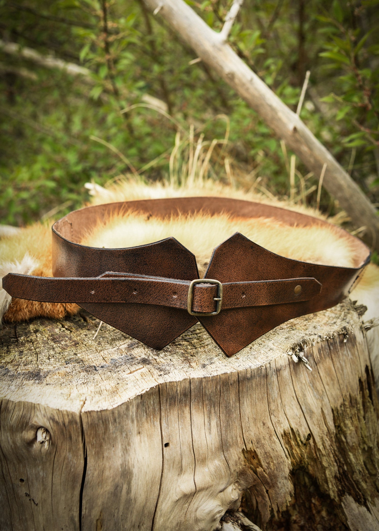 Keskiaikainen korsettivyö, nahkaa