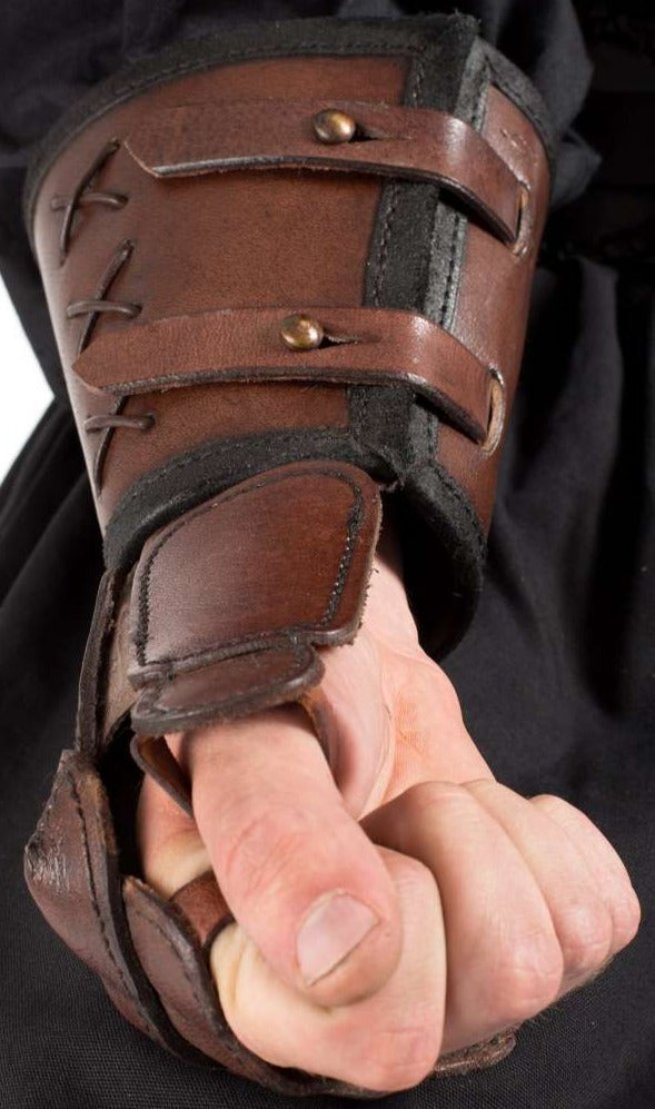 Taisteluhansikas, nahkaa, gauntlet