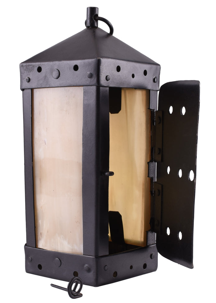 Neliönmuotoinen lyhty sarvi-ikkunoilla, käsintehty