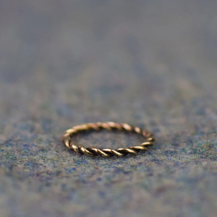 Viikinkisormus, pronssia tai tinaa